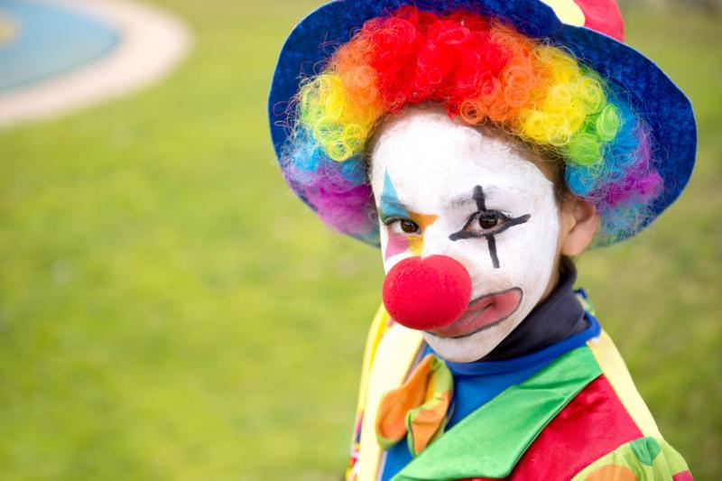 Ведет как клоун. Обезьяна в гриме клоуна. Учитель одетый как клоун. Dress as a Clown.